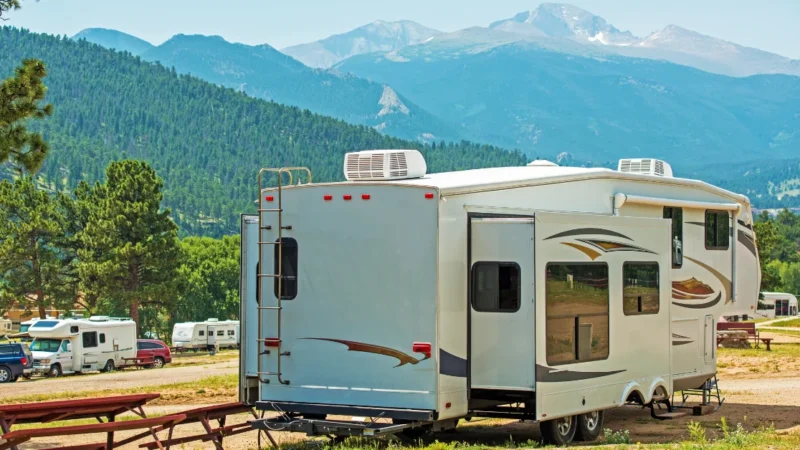 Off-Grid Living in a Camper Trailer: Tips and Tricks