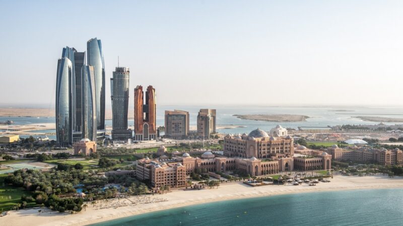 Dubai or Abu Dhabi: where is it better to go?
