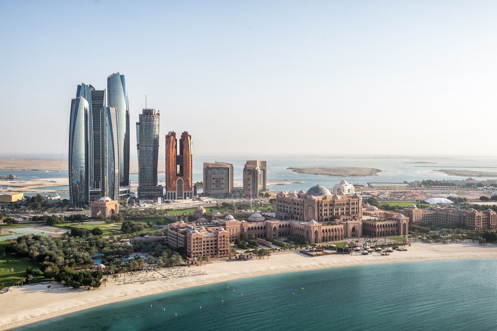 Dubai or Abu Dhabi: where is it better to go?